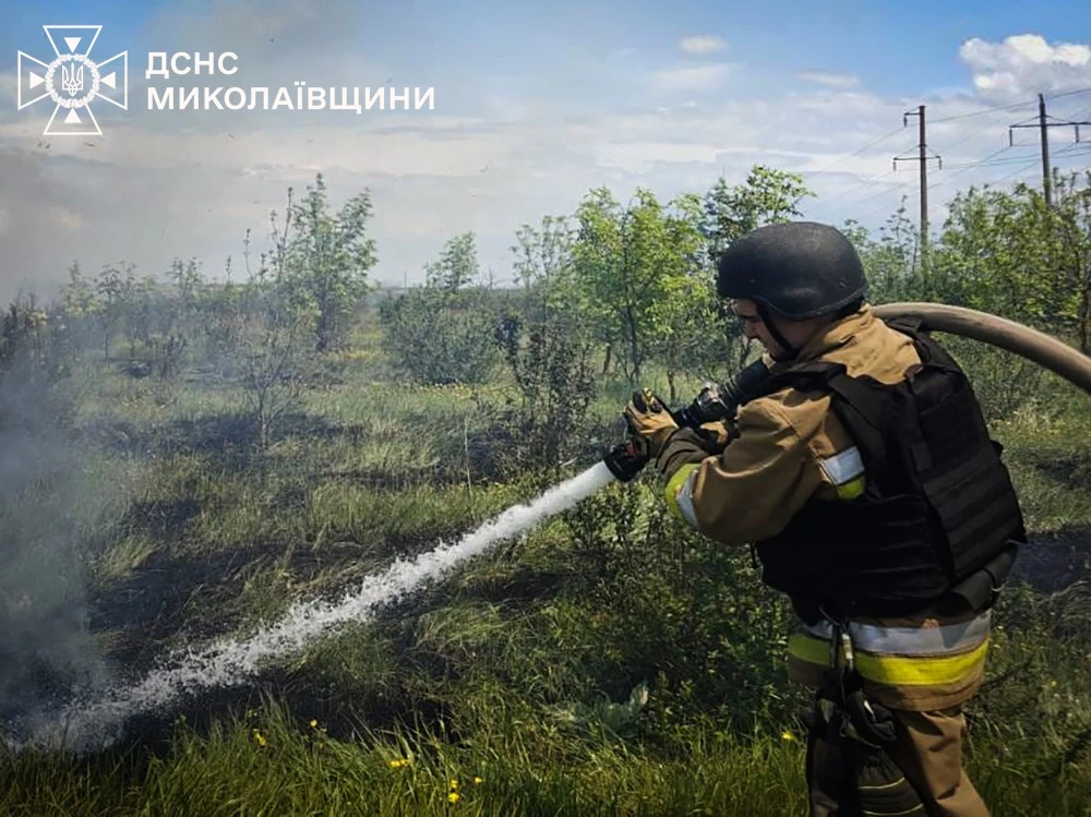 Повторні тривоги та руйнування в Одесі: ворожі безпілотники атакували житлові квартали