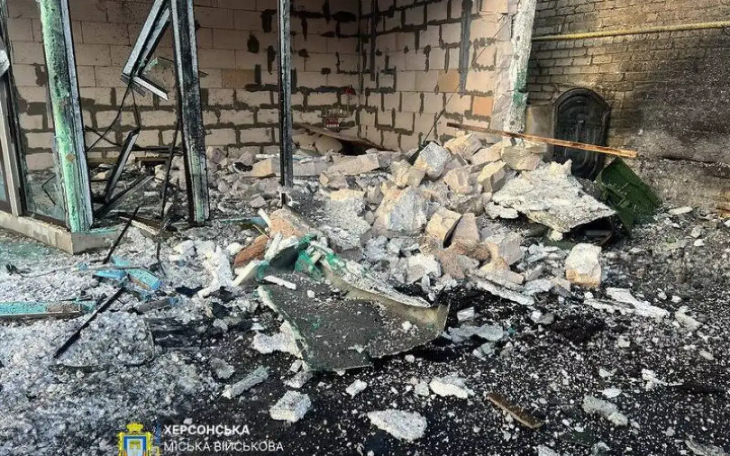 У Херсоні ворожий безпілотник атакував зупинку: серед постраждалих за добу є загиблий