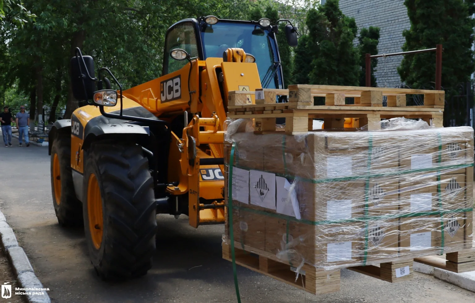 Миколаївським гуртожиткам для ВПО передали німецькі системи резервного живлення