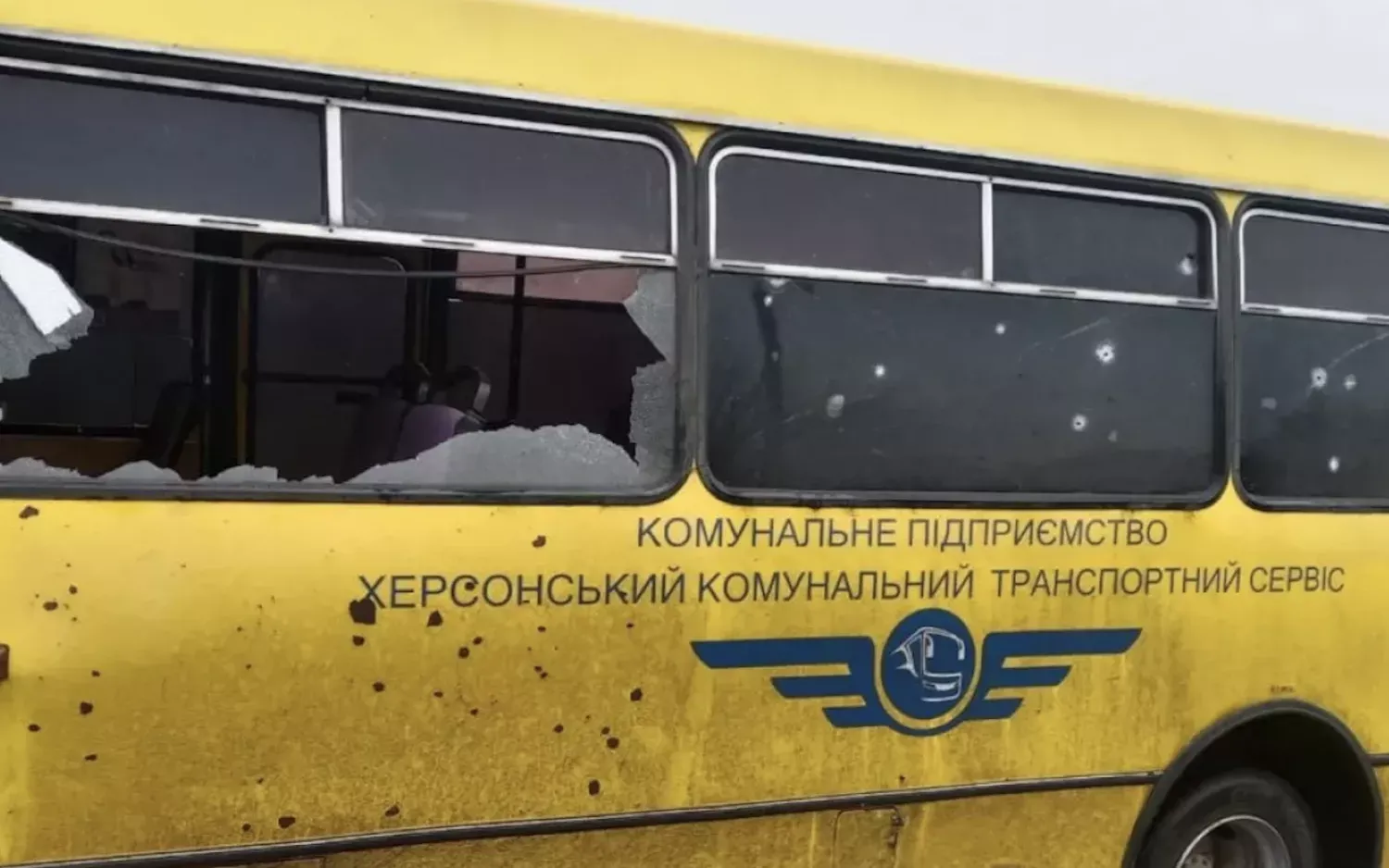Масовані обстріли Херсонщини: десятки населених пунктів під вогнем та удар по громадському транспорту