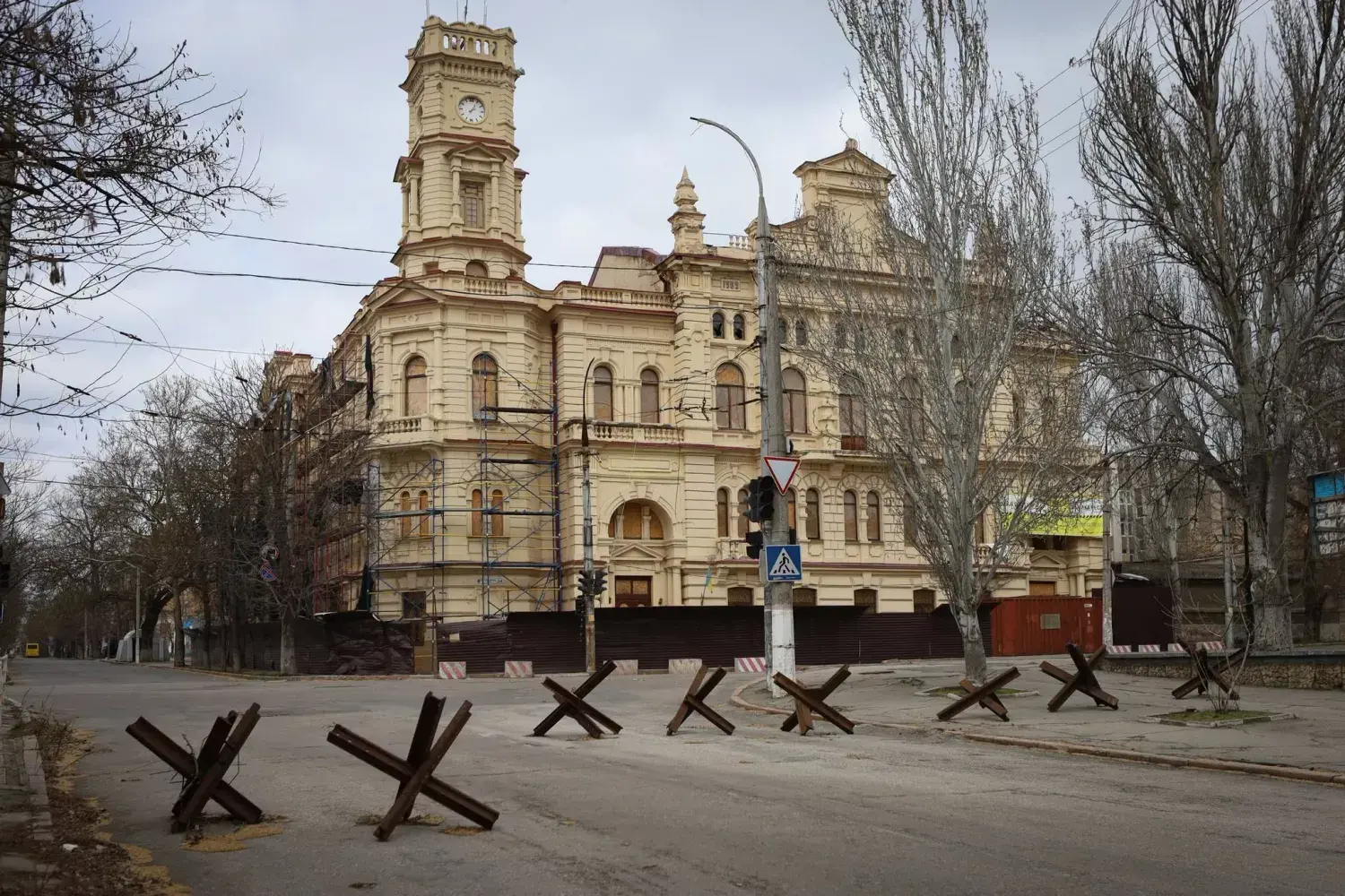 Культурна броня під час війни: Херсонський художній музей позначили «Блакитним щитом»